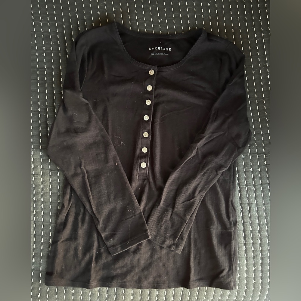 Everlane ribbed Henley shirt